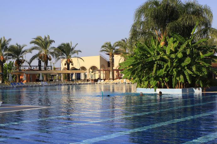 Imagen de la piscina del Hotel Tui Blue Tropical. Foto 20