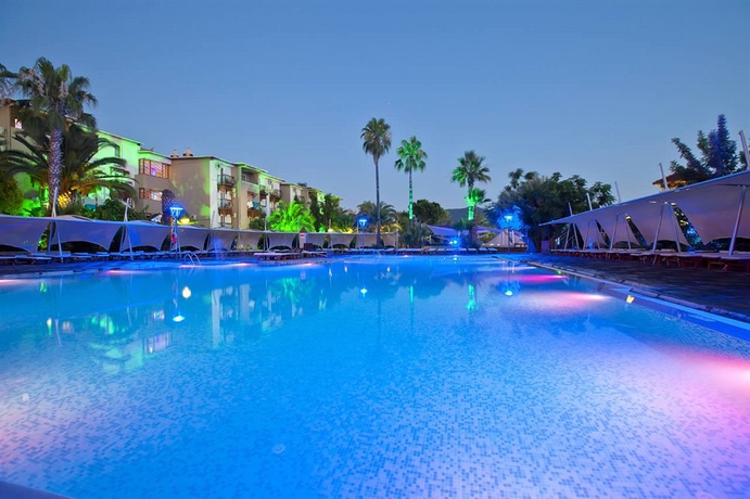 Imagen de la piscina del Hotel Tui Magic Life Bodrum. Foto 13