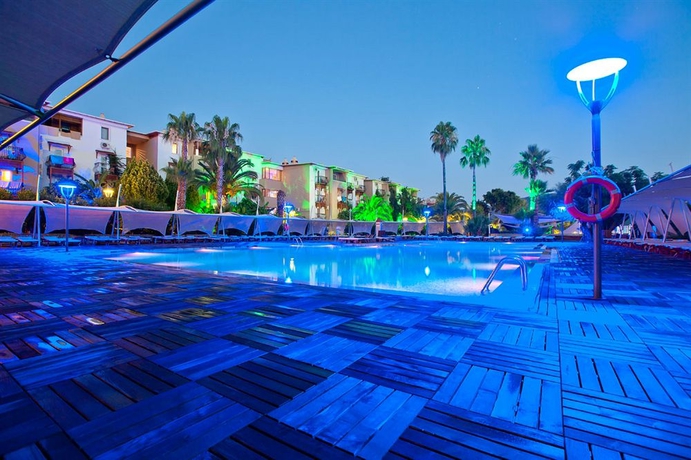 Imagen de la piscina del Hotel Tui Magic Life Bodrum. Foto 14