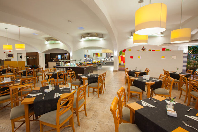 Imagen del bar/restaurante del Hotel Tui Magic Life Cala Pada - All Inclusive. Foto 3