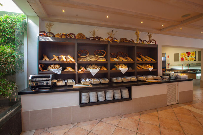 Imagen del bar/restaurante del Hotel Tui Magic Life Cala Pada - All Inclusive. Foto 4