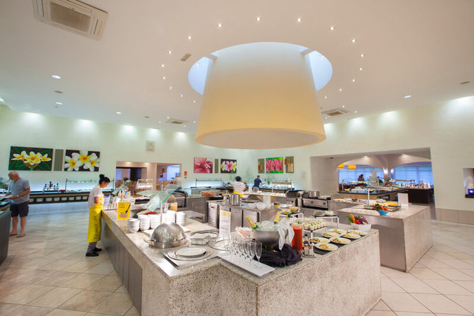 Imagen del bar/restaurante del Hotel Tui Magic Life Cala Pada - All Inclusive. Foto 6