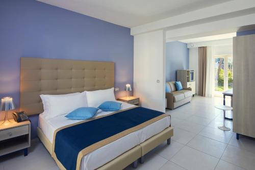 Imagen general del Hotel Tui Sensimar Tropea Baia Di Riaci. Foto 1