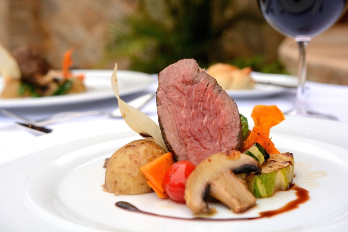 Imagen del bar/restaurante del Hotel Tulia Zanzibar Unique Beach Resort. Foto 5