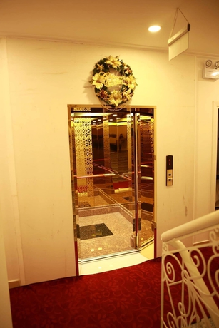 Imagen de los interiores del Hotel Tulip 3. Foto 17