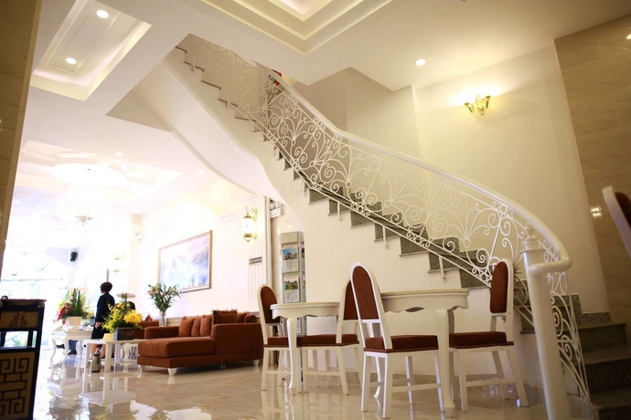 Imagen de los interiores del Hotel Tulip 3. Foto 19