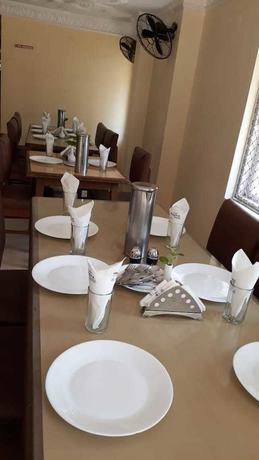 Imagen del bar/restaurante del Hotel Tulip. Foto 6