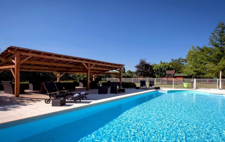 Imagen de la piscina del Hotel Tulip Inn Beaune. Foto 19