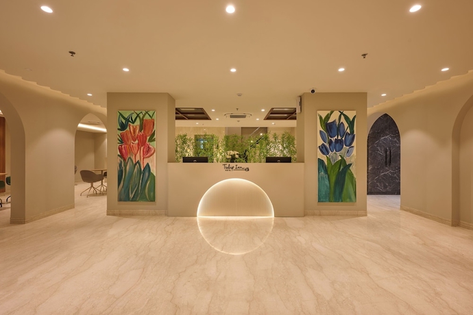 Imagen de los interiores del Hotel Tulip Inn Gurugram Sector 39. Foto 11