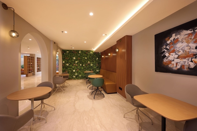 Imagen de los interiores del Hotel Tulip Inn Gurugram Sector 39. Foto 14