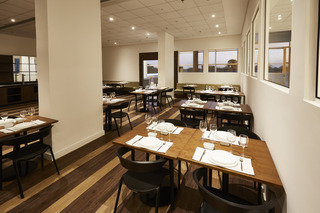 Imagen del bar/restaurante del Hotel Tulip Inn Itaguai. Foto 2