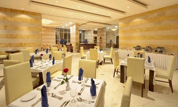 Imagen de la habitación del Hotel Tulip Inn Royal Suites. Foto 6