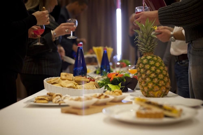 Imagen del bar/restaurante del Hotel Tulip Inn Turin South. Foto 2