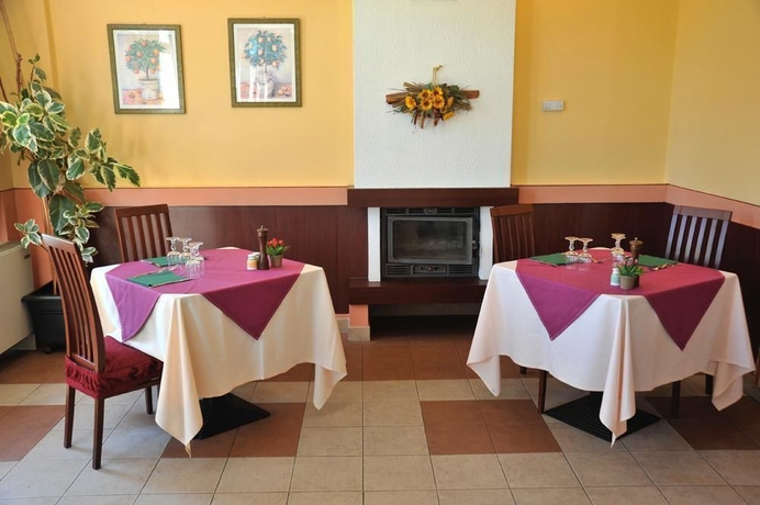 Imagen del bar/restaurante del Hotel Tulip Inn Turin South. Foto 8