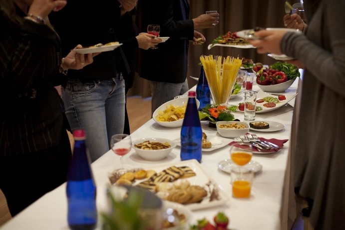 Imagen del bar/restaurante del Hotel Tulip Inn Turin South. Foto 10