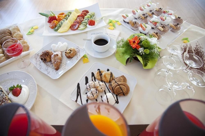 Imagen del bar/restaurante del Hotel Tulip Inn Turin South. Foto 12