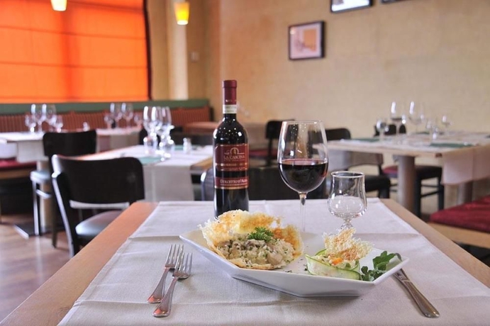 Imagen del bar/restaurante del Hotel Tulip Inn Turin West. Foto 4