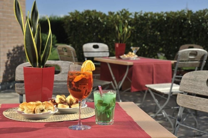 Imagen del bar/restaurante del Hotel Tulip Inn Turin West. Foto 5