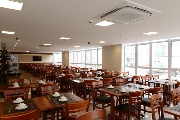 Imagen del bar/restaurante del Hotel Tulip Inn Vila Velha. Foto 3
