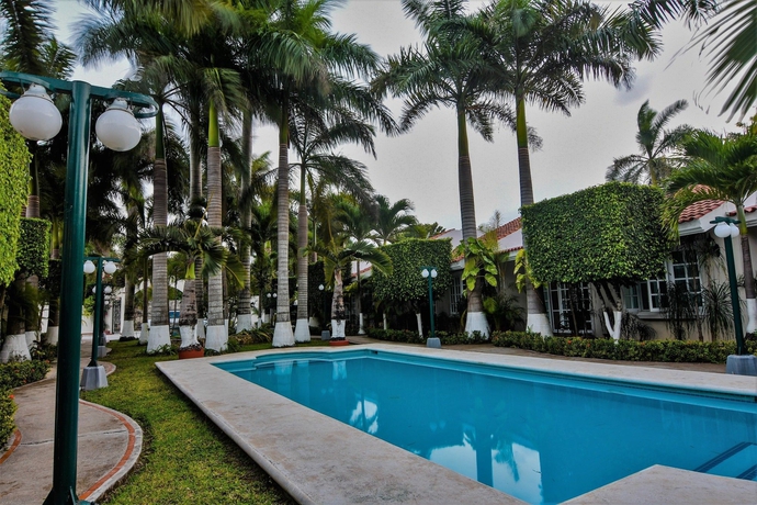 Imagen de la piscina del Hotel Tulipanes Cancun. Foto 6