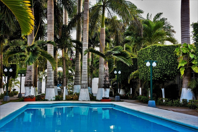 Imagen de la piscina del Hotel Tulipanes Cancun. Foto 7