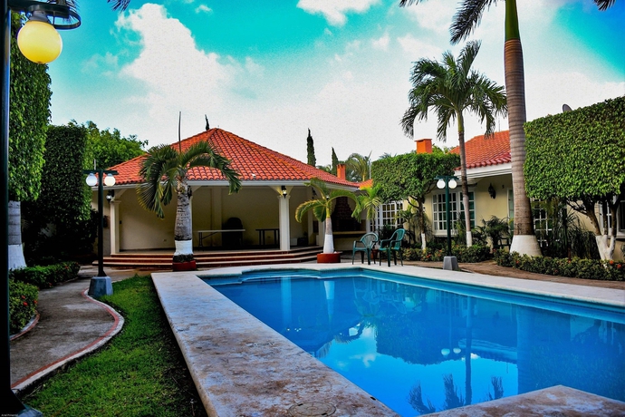 Imagen de la piscina del Hotel Tulipanes Cancun. Foto 9