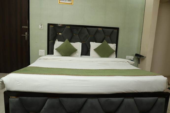 Imagen de la habitación del Hotel Tulsi Garden - Near Prem Mandir Vrindavan. Foto 18