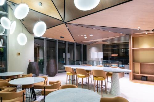 Imagen de los interiores del Hotel Tumbi Hotel Dubai The Palm, Tapestry Collection by Hilton. Foto 6