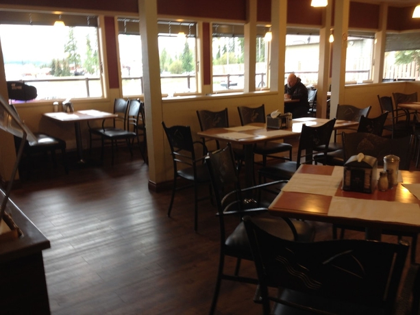 Imagen del bar/restaurante del Hotel Tumbler Ridge Inn. Foto 2