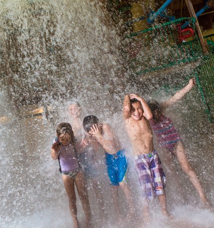 Imagen de la piscina del Hotel Tundra Lodge. Foto 14