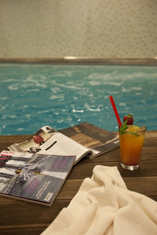 Imagen de la piscina del Hotel Tunel Residence. Foto 7