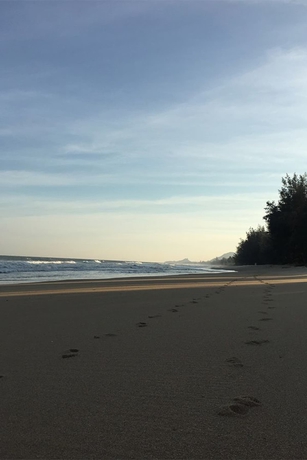 Imagen de los exteriores del Hotel Tungtong Beach Villas. Foto 13