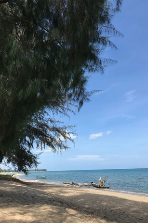 Imagen de los exteriores del Hotel Tungtong Beach Villas. Foto 16