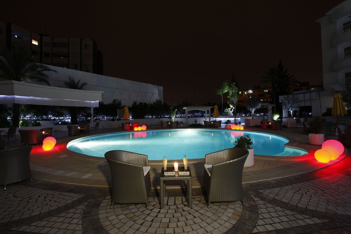 Imagen de la piscina del Hotel Tunis Grand. Foto 16