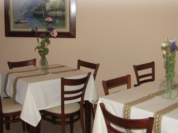 Imagen del bar/restaurante del Hotel Tunkel&eacute;n Apart. Foto 5