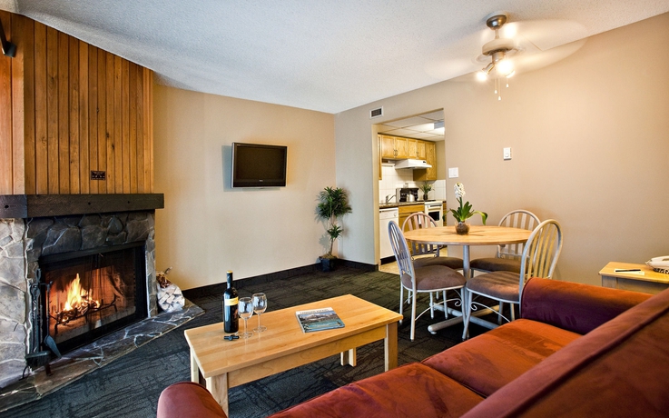 Imagen de los interiores del Hotel Tunnel Mountain Resort. Foto 16