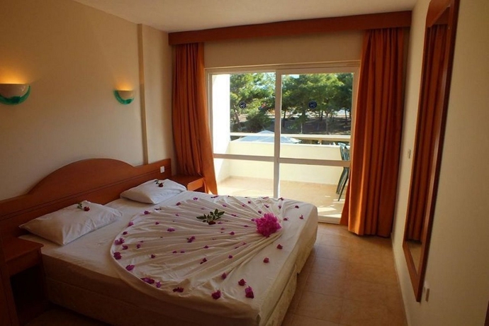 Imagen general del Hotel Tuntas Family Suites Kusadasi. Foto 10