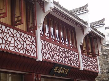 Imagen de los exteriores del Hotel Tunxi Lodge. Foto 10