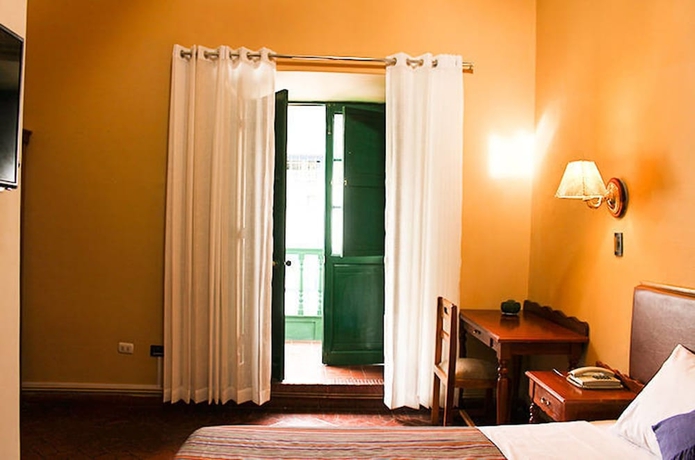 Imagen de la habitación del Hotel Tupac Yupanqui. Foto 17