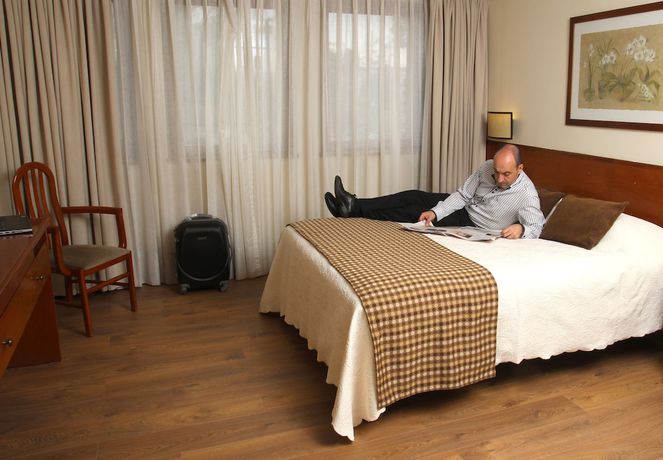 Imagen de la habitación del Hotel Tur Santiago. Foto 3