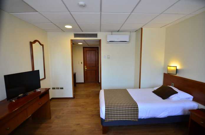 Imagen de la habitación del Hotel Tur Santiago. Foto 4