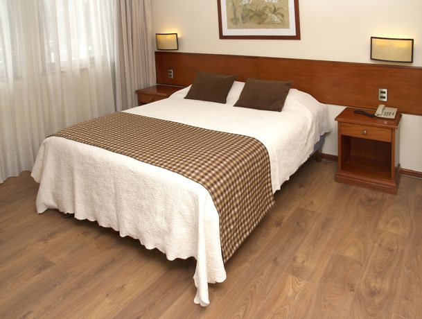 Imagen de la habitación del Hotel Tur Santiago. Foto 5