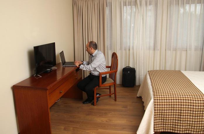Imagen de la habitación del Hotel Tur Santiago. Foto 7