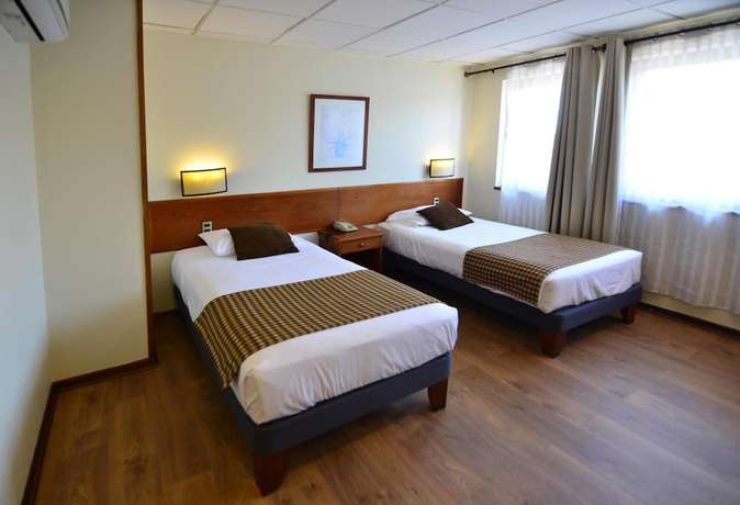 Imagen de la habitación del Hotel Tur Santiago. Foto 12