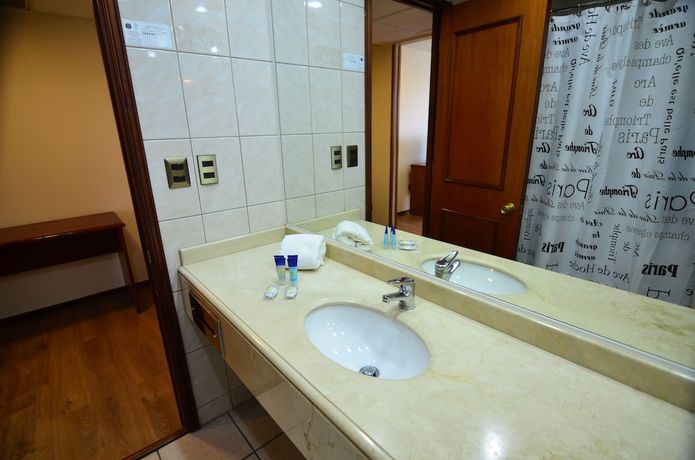 Imagen de la habitación del Hotel Tur Santiago. Foto 13