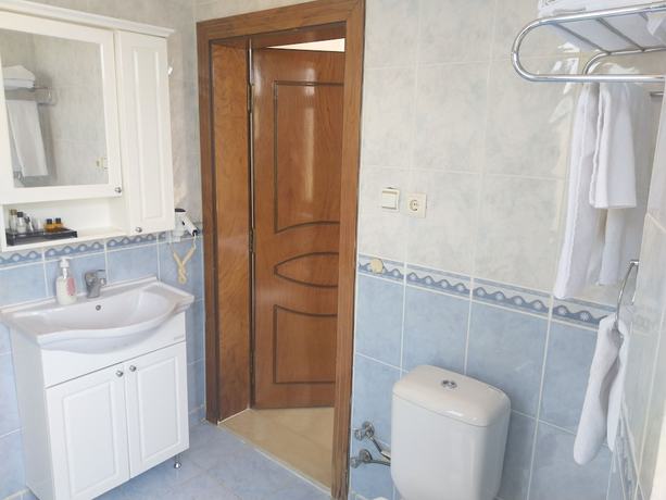 Imagen de la habitación del Hotel Turabdin. Foto 18