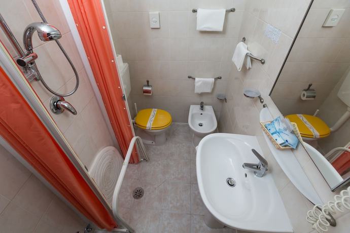 Imagen de la habitación del Hotel Turandot. Foto 13