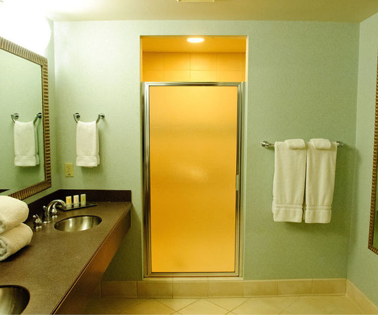 Imagen de la habitación del Hotel Turf Valley Resort. Foto 7