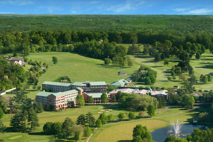 Imagen de los exteriores del Hotel Turf Valley Resort. Foto 9