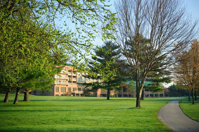 Imagen de los exteriores del Hotel Turf Valley Resort. Foto 12